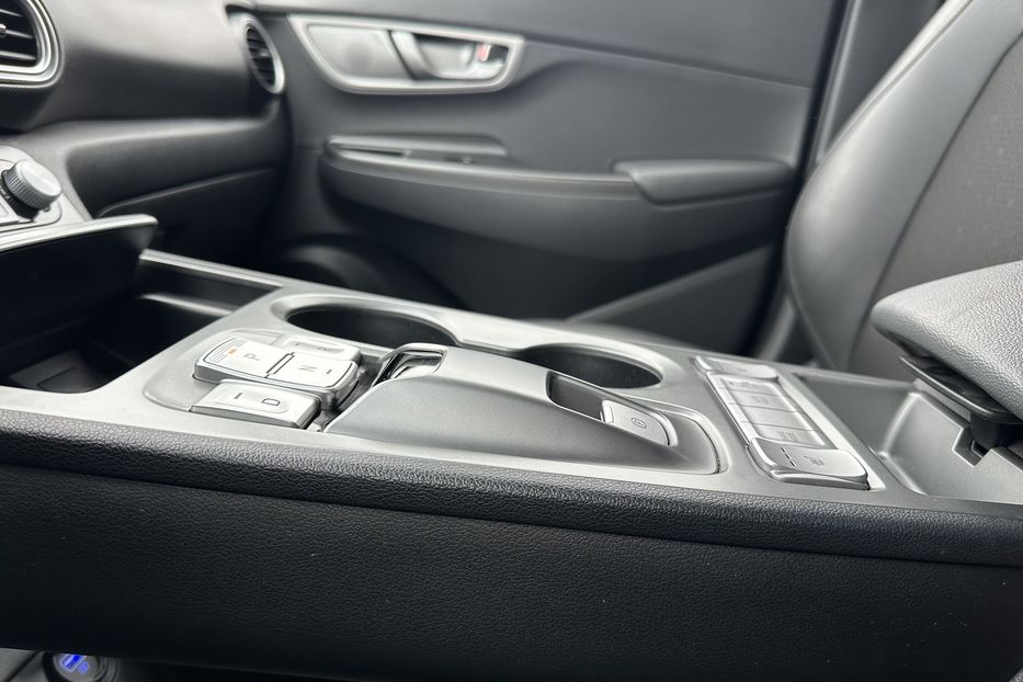 Продам Hyundai Kona 64кВт Проекція Підігрів сидінь 2021 года в Львове