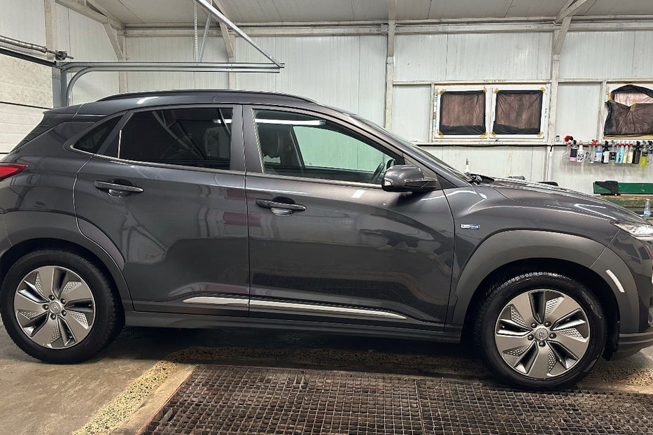 Продам Hyundai Kona 64кВт Проекція Підігрів сидінь 2021 года в Львове