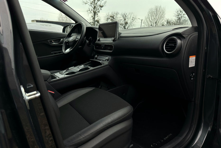Продам Hyundai Kona 64кВт Проекція Підігрів сидінь 2021 года в Львове