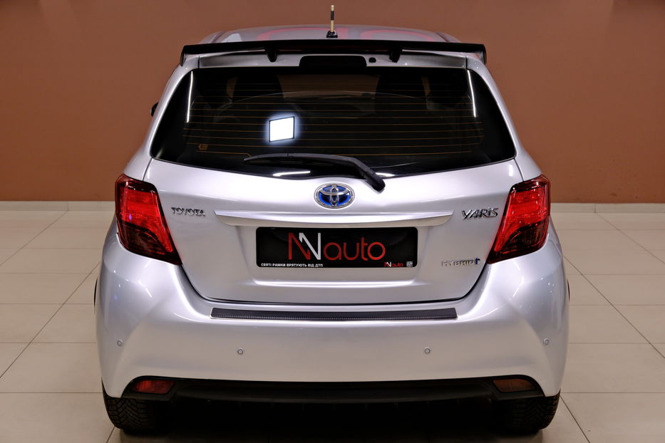 Продам Toyota Yaris Hybrid 2015 года в Одессе