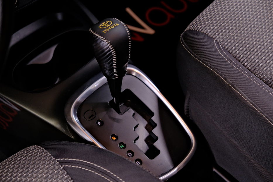 Продам Toyota Yaris Hybrid 2015 года в Одессе