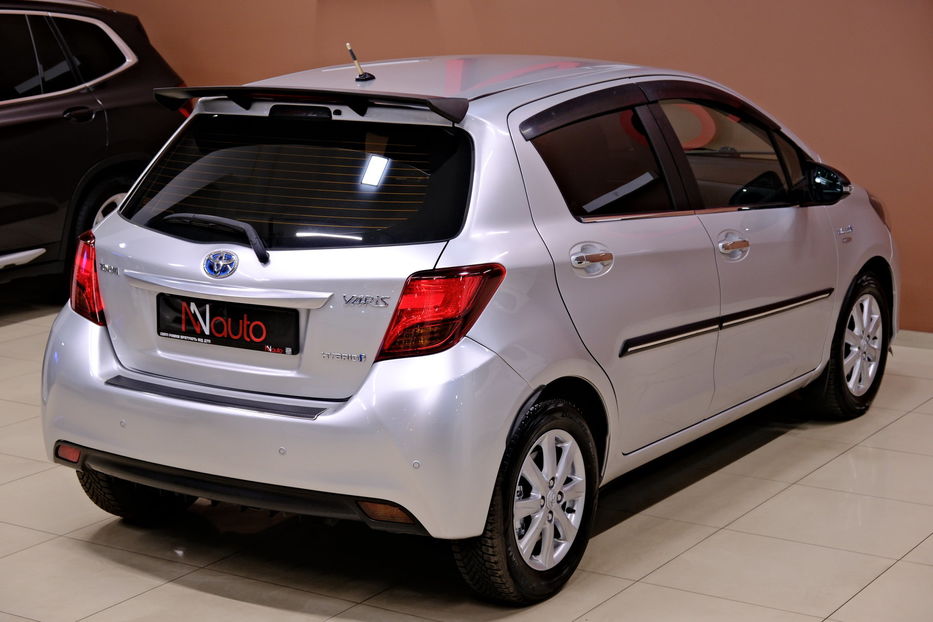 Продам Toyota Yaris Hybrid 2015 года в Одессе
