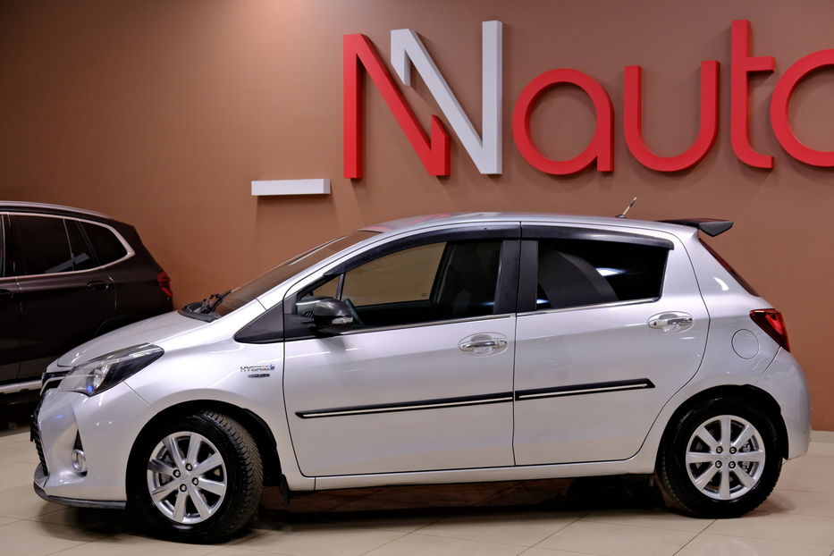 Продам Toyota Yaris Hybrid 2015 года в Одессе