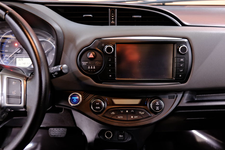 Продам Toyota Yaris Hybrid 2015 года в Одессе