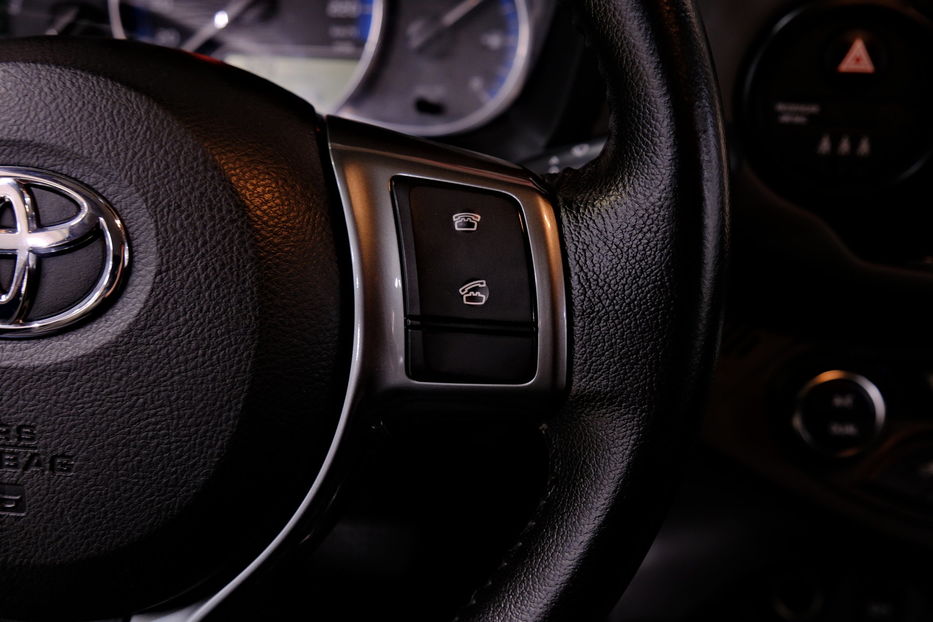 Продам Toyota Yaris Hybrid 2015 года в Одессе