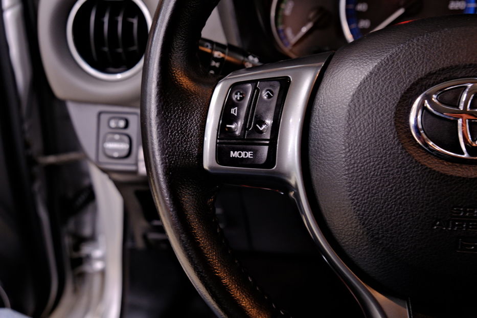 Продам Toyota Yaris Hybrid 2015 года в Одессе