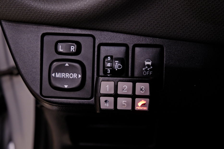 Продам Toyota Yaris Hybrid 2015 года в Одессе