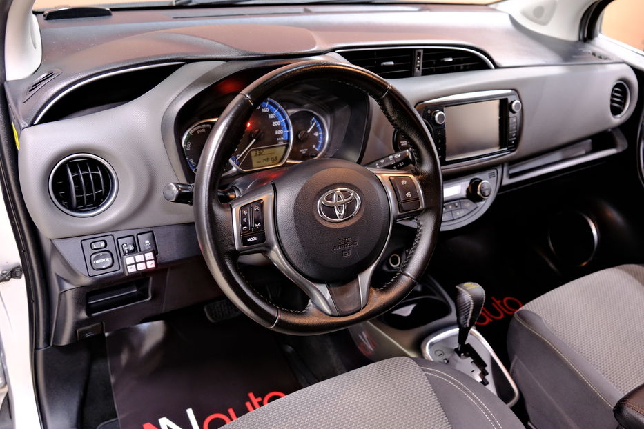 Продам Toyota Yaris Hybrid 2015 года в Одессе