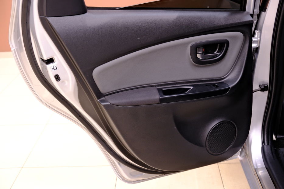 Продам Toyota Yaris Hybrid 2015 года в Одессе