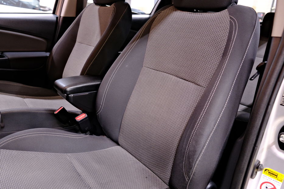 Продам Toyota Yaris Hybrid 2015 года в Одессе