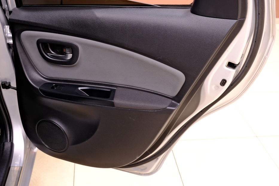 Продам Toyota Yaris Hybrid 2015 года в Одессе