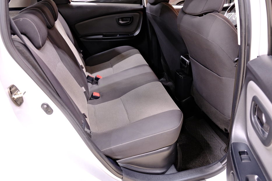 Продам Toyota Yaris Hybrid 2015 года в Одессе