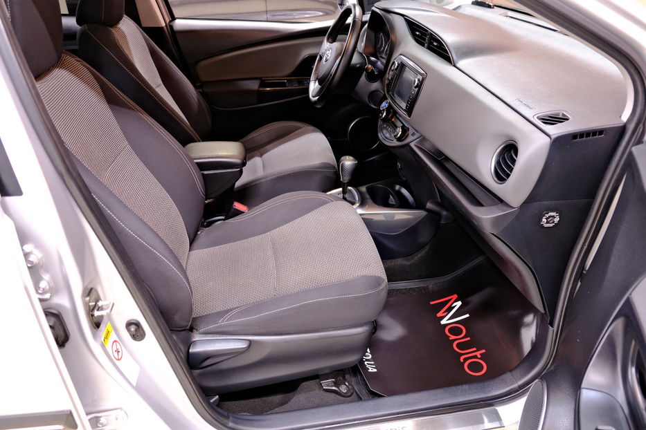 Продам Toyota Yaris Hybrid 2015 года в Одессе