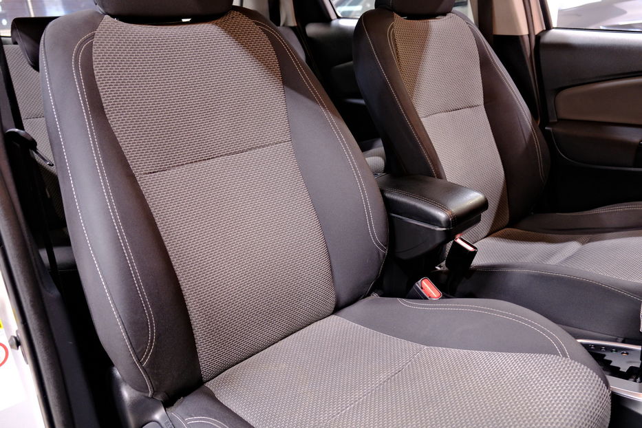 Продам Toyota Yaris Hybrid 2015 года в Одессе