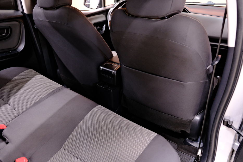 Продам Toyota Yaris Hybrid 2015 года в Одессе