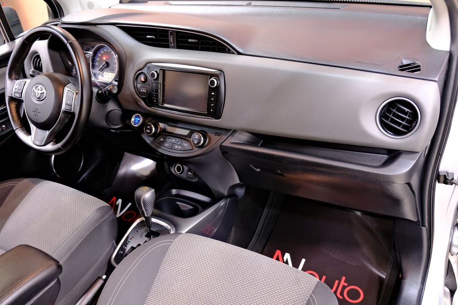 Продам Toyota Yaris Hybrid 2015 года в Одессе