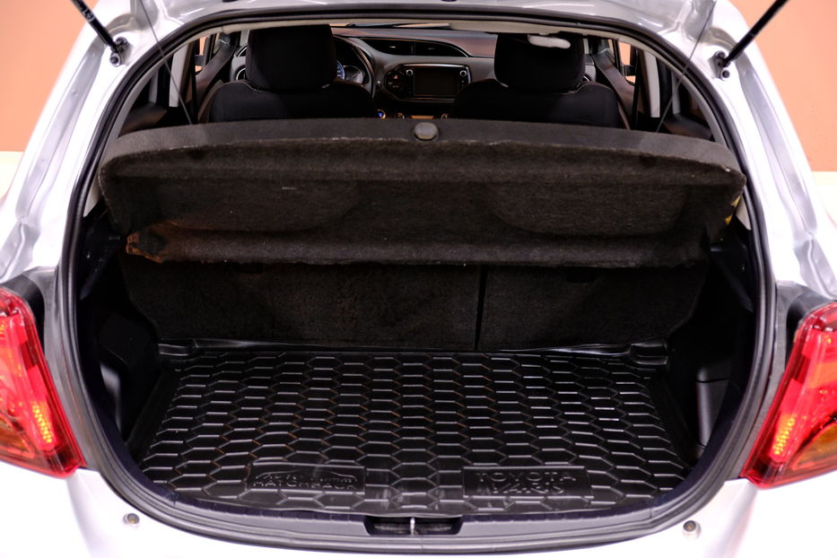 Продам Toyota Yaris Hybrid 2015 года в Одессе