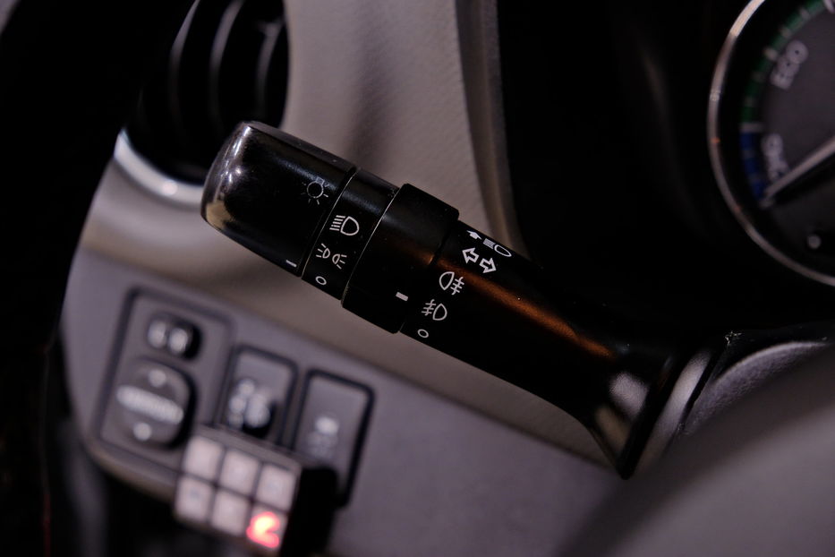 Продам Toyota Yaris Hybrid 2015 года в Одессе