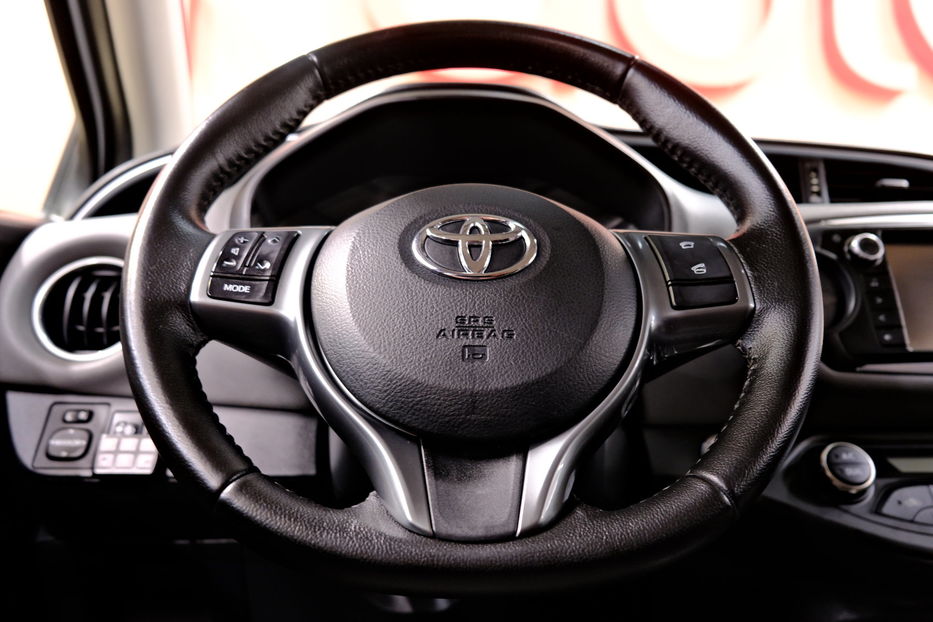 Продам Toyota Yaris Hybrid 2015 года в Одессе