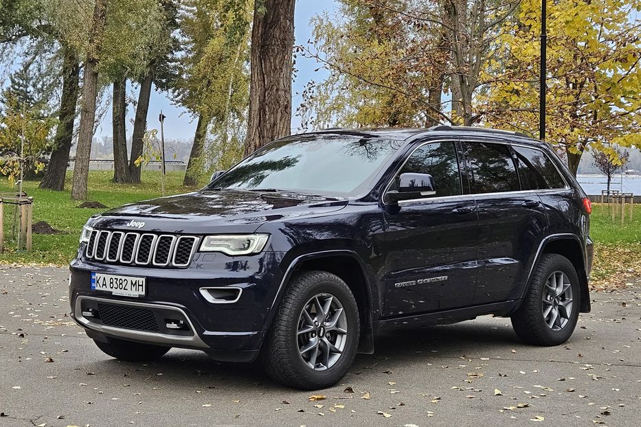 Продам Jeep Grand Cherokee Overland 2018 года в Киеве