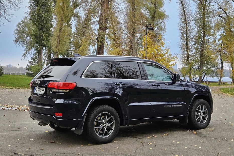 Продам Jeep Grand Cherokee Overland 2018 года в Киеве