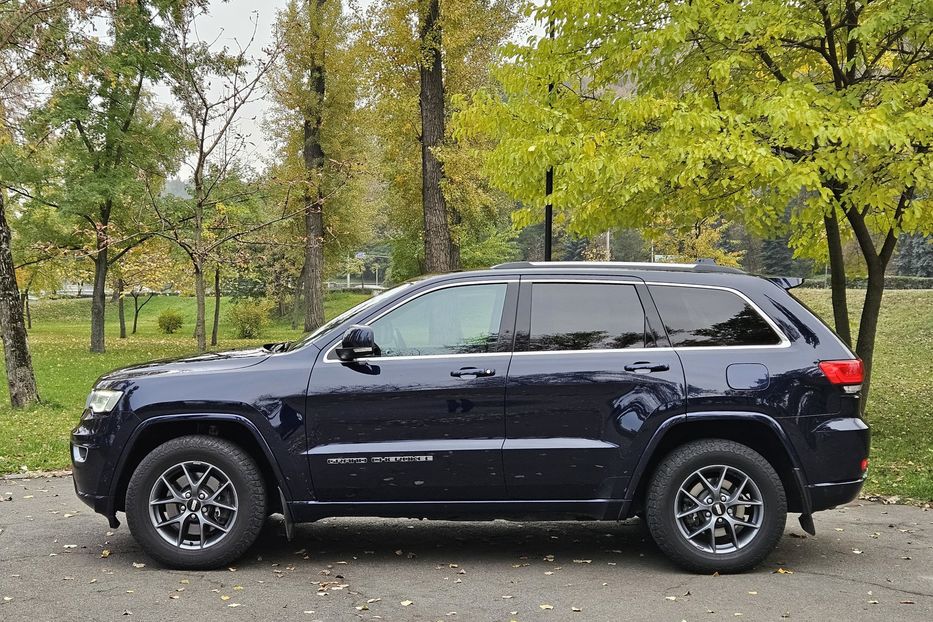 Продам Jeep Grand Cherokee Overland 2018 года в Киеве