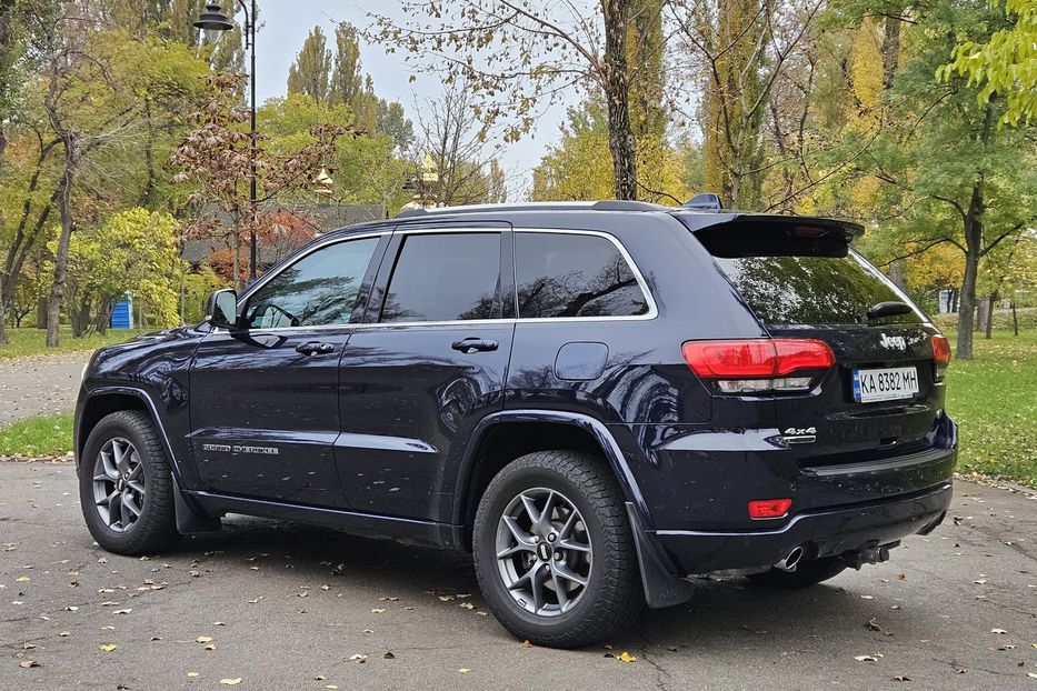 Продам Jeep Grand Cherokee Overland 2018 года в Киеве