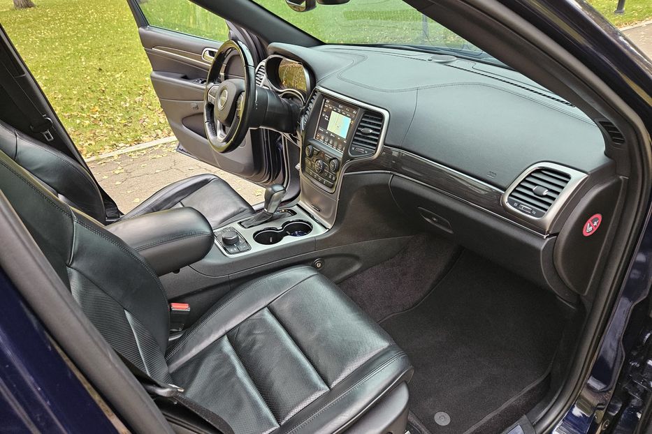 Продам Jeep Grand Cherokee Overland 2018 года в Киеве
