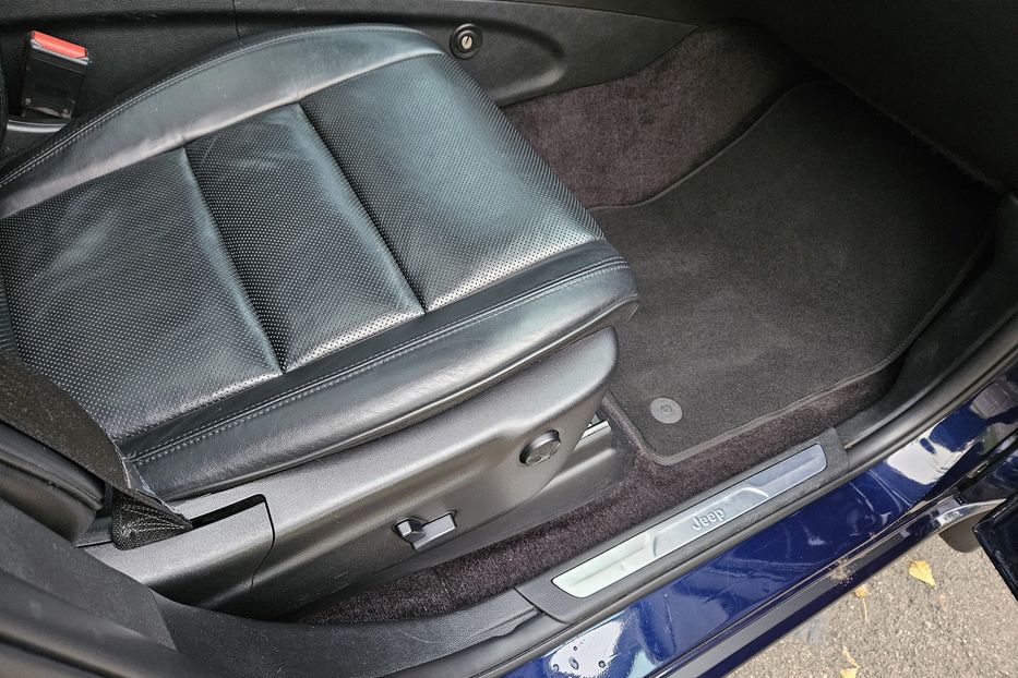 Продам Jeep Grand Cherokee Overland 2018 года в Киеве