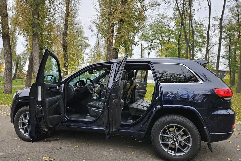 Продам Jeep Grand Cherokee Overland 2018 года в Киеве