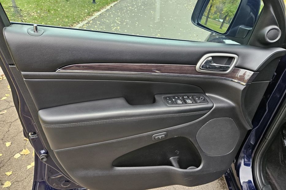 Продам Jeep Grand Cherokee Overland 2018 года в Киеве