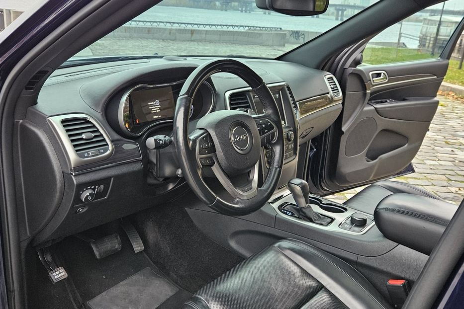 Продам Jeep Grand Cherokee Overland 2018 года в Киеве