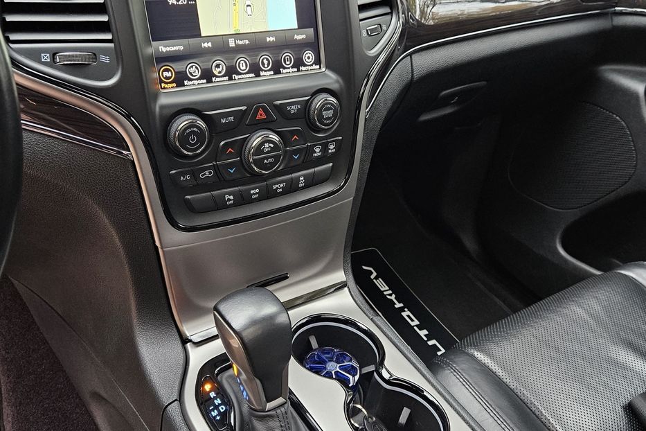 Продам Jeep Grand Cherokee Overland 2018 года в Киеве