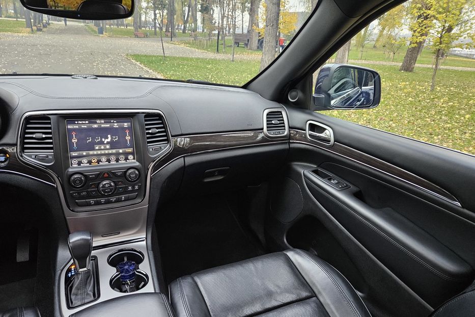 Продам Jeep Grand Cherokee Overland 2018 года в Киеве