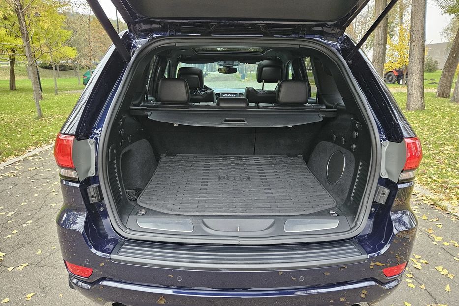 Продам Jeep Grand Cherokee Overland 2018 года в Киеве