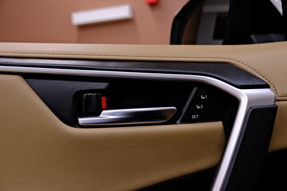 Продам Toyota Rav 4 Hybrid 2019 года в Одессе