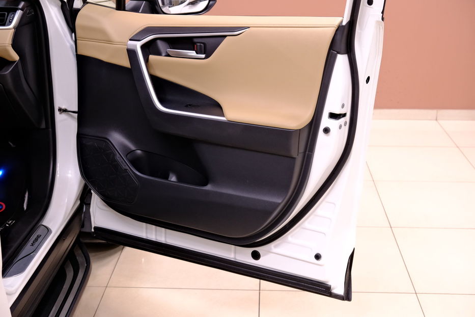 Продам Toyota Rav 4 Hybrid 2019 года в Одессе