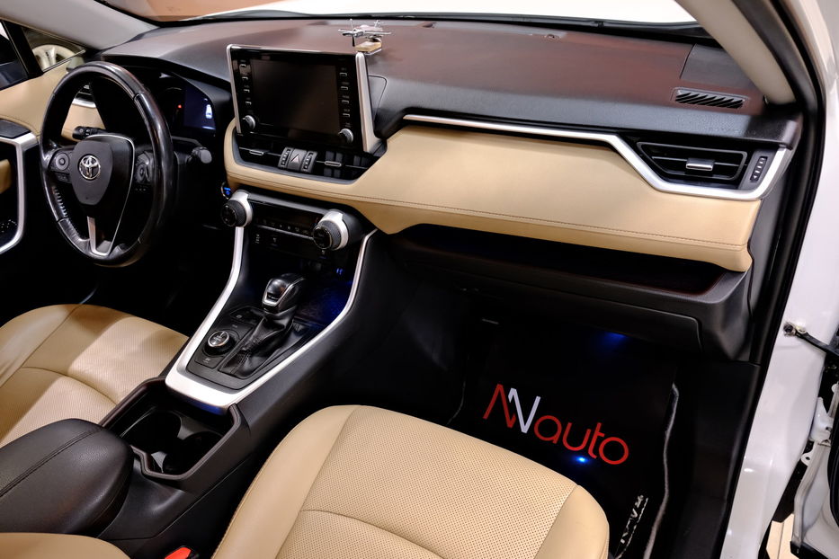 Продам Toyota Rav 4 Hybrid 2019 года в Одессе