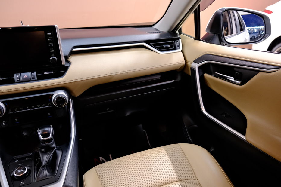 Продам Toyota Rav 4 Hybrid 2019 года в Одессе