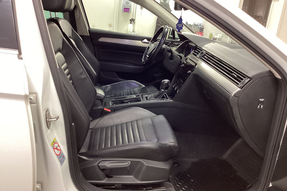Продам Volkswagen Passat B8 4Motion 190 GT v4907 2018 года в Луцке