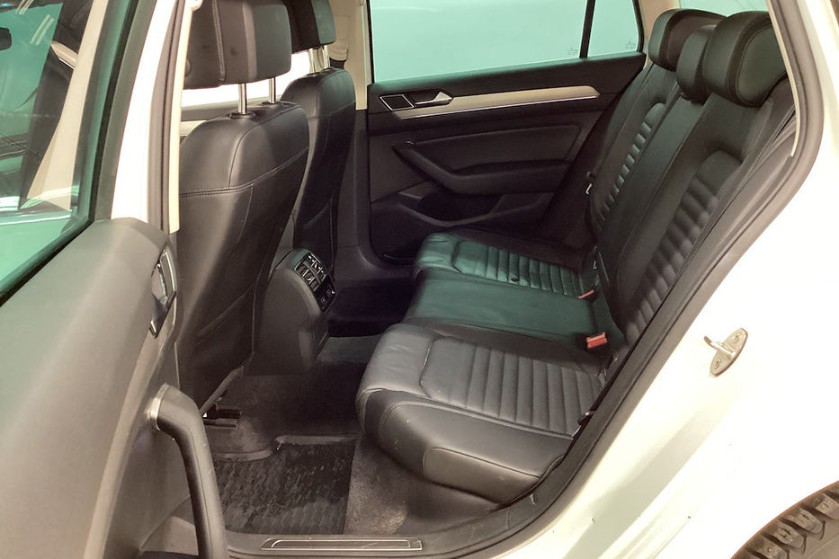 Продам Volkswagen Passat B8 4Motion 190 GT v4907 2018 года в Луцке