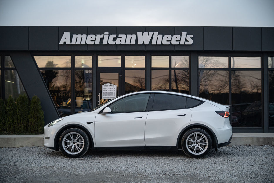 Продам Tesla Model Y Long Range Dual Motor 2021 года в Черновцах