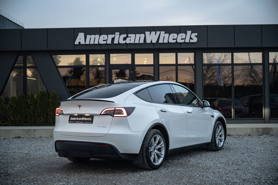 Продам Tesla Model Y Long Range Dual Motor 2021 года в Черновцах