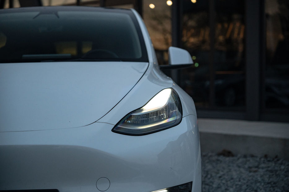 Продам Tesla Model Y Long Range Dual Motor 2021 года в Черновцах