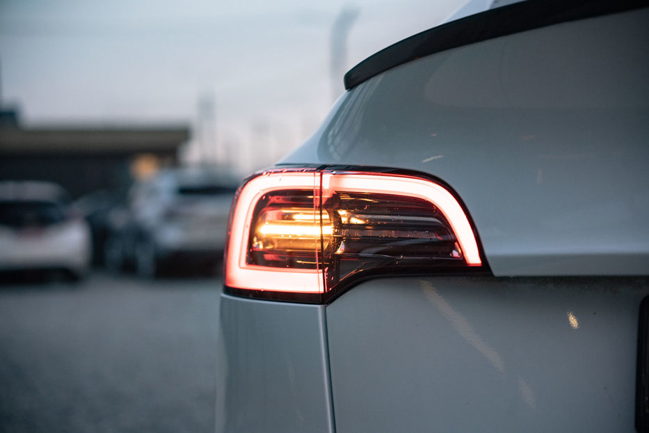 Продам Tesla Model Y Long Range Dual Motor 2021 года в Черновцах