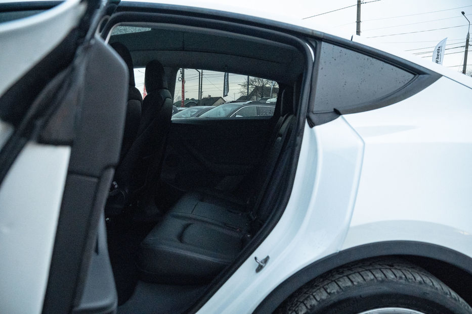 Продам Tesla Model Y Long Range Dual Motor 2021 года в Черновцах