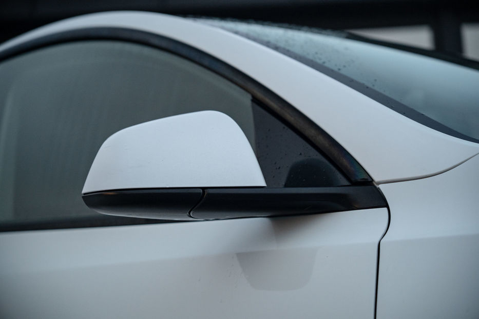 Продам Tesla Model Y Long Range Dual Motor 2021 года в Черновцах