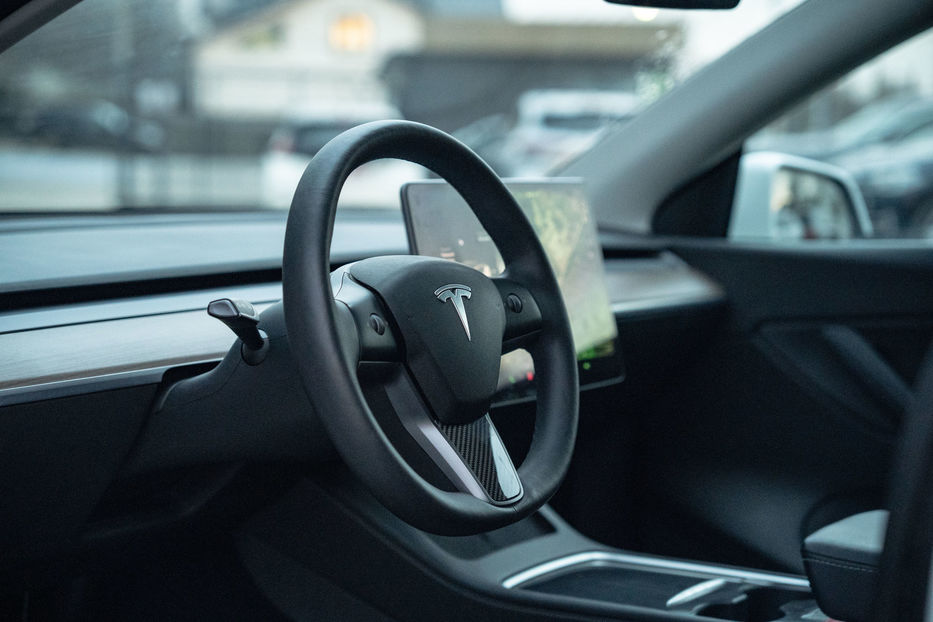 Продам Tesla Model Y Long Range Dual Motor 2021 года в Черновцах