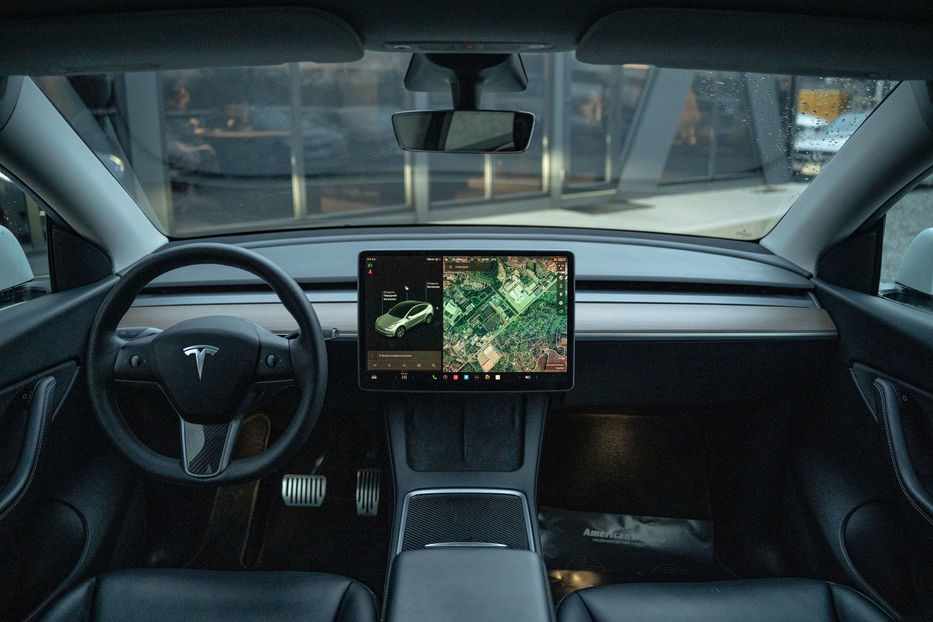 Продам Tesla Model Y Long Range Dual Motor 2021 года в Черновцах