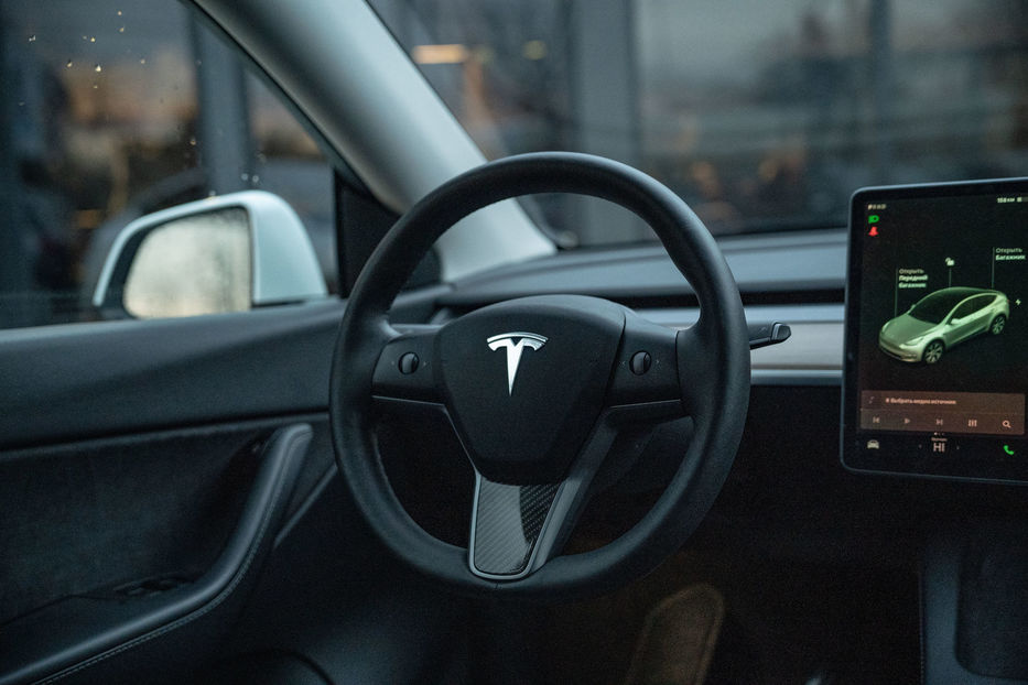 Продам Tesla Model Y Long Range Dual Motor 2021 года в Черновцах